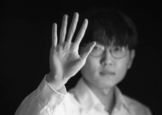 当然，把特效做到极致的还是当属可视化的;噪音无论是远处森林上空弥漫出来的大型;噪音云团，压迫感十足；还是;噪音化蛇，把马儿吓翻在地的精妙设定，无不令人倍感惊奇